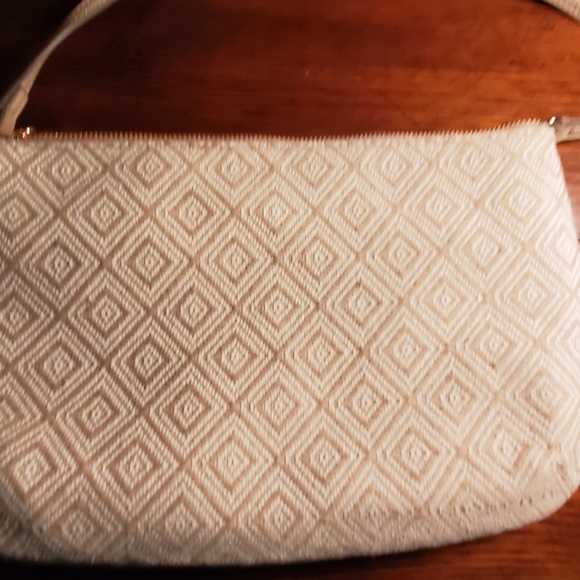 Lauren Conrad cross body. - Picture 3 of 8